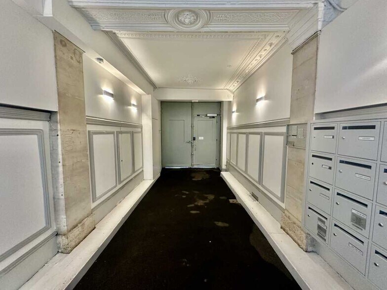 More Photos Of 50 Rue De Miromesnil, Paris Office For Sale