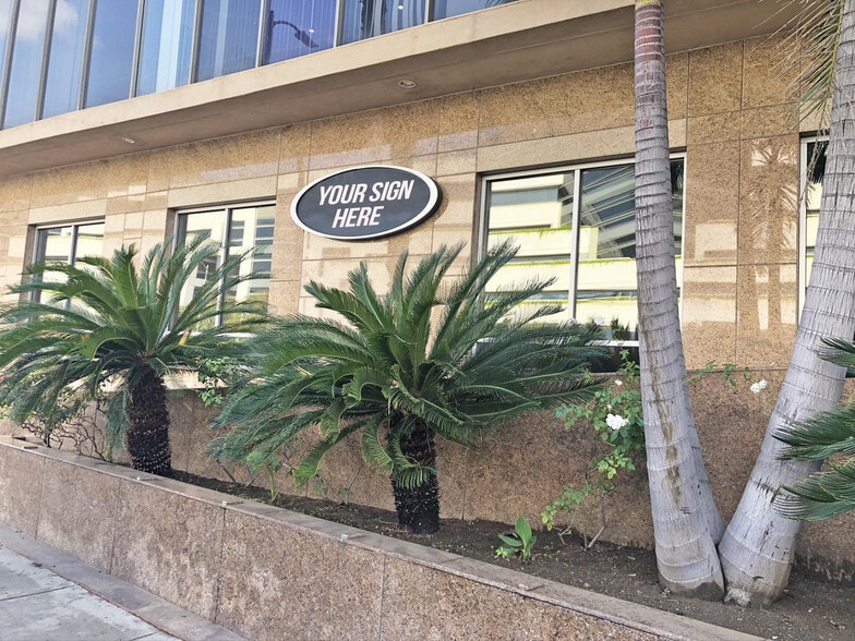 More Photos Of 15840 Ventura Blvd, Encino Medical For Lease