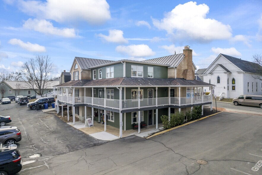 More Photos Of 208-210 Church SE st, Leesburg General Retail For Sale