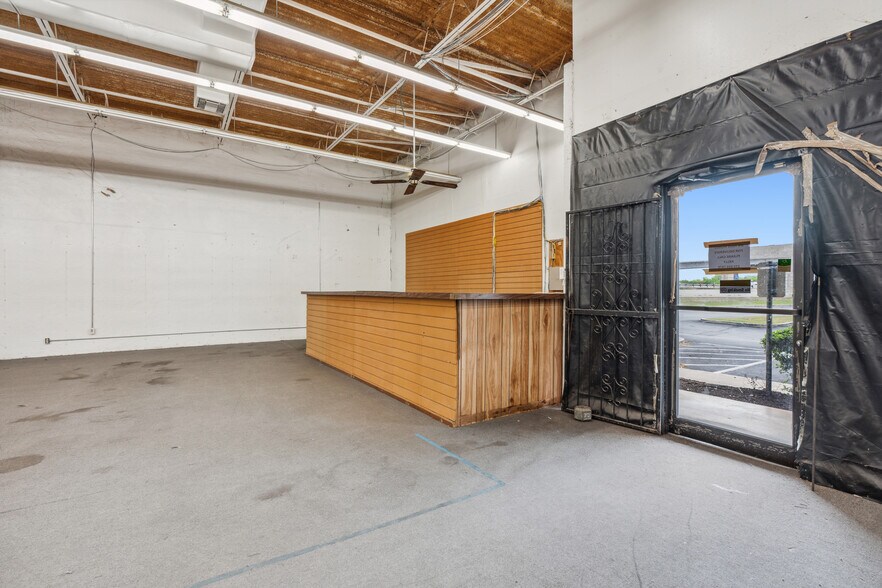 More Photos Of 2800 NE Loop 410, San Antonio Light Distribution For Lease