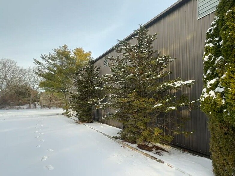 More Photos Of 22 A St, Edgartown Warehouse For Lease