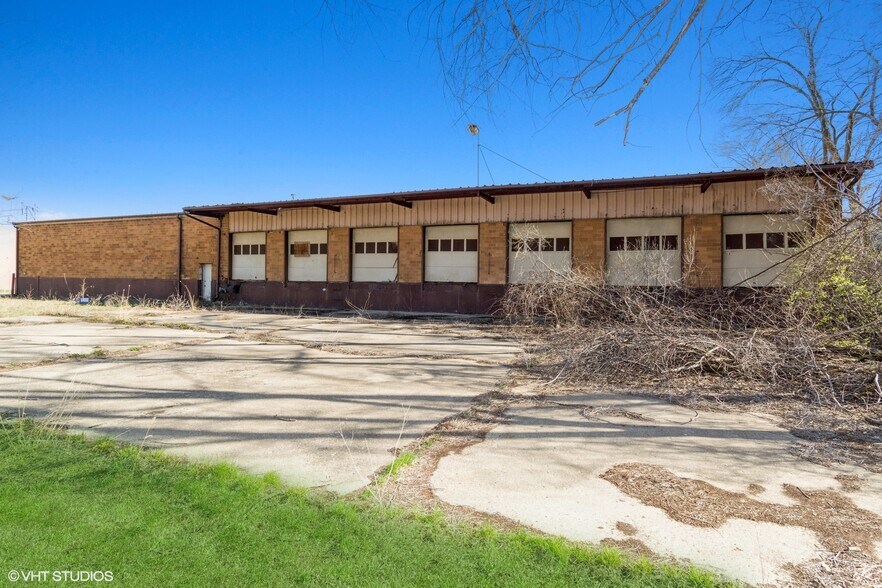 More Photos Of 720 Kennon Rd, Rockford Truck Terminal For Sale