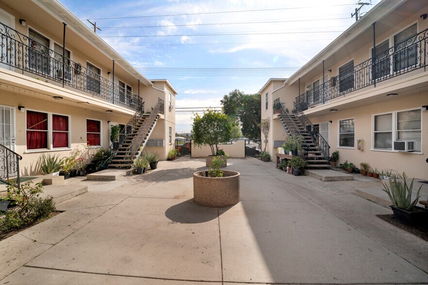 More Photos Of 17007-17013 Vanowen St, Van Nuys Apartments For Sale