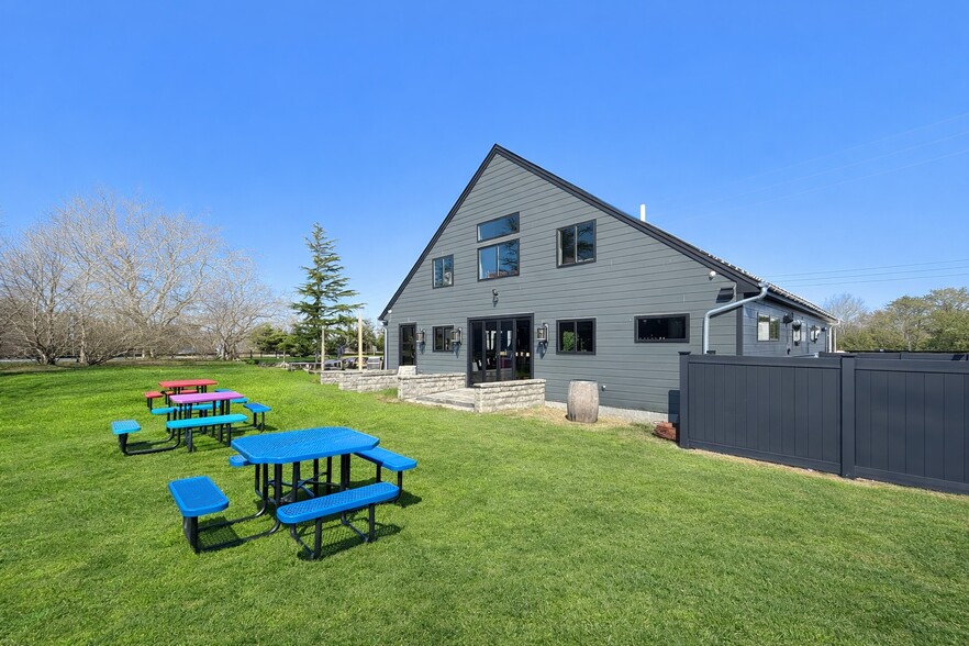 More Photos Of 9095 Sound Ave, Mattituck Restaurant For Sale