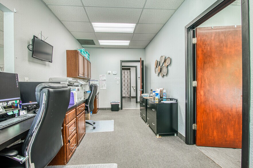 More Photos Of 550 S Mesa Hills Dr, El Paso Medical For Lease