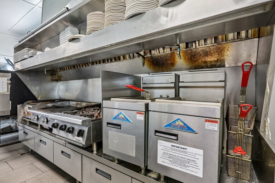 More Photos Of 206 W Spruce St, Gillespie Religious Facility For Sale