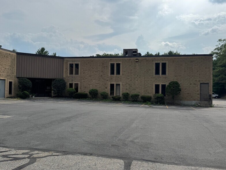 More Photos Of 168 Ayer Rd, Littleton Warehouse For Lease