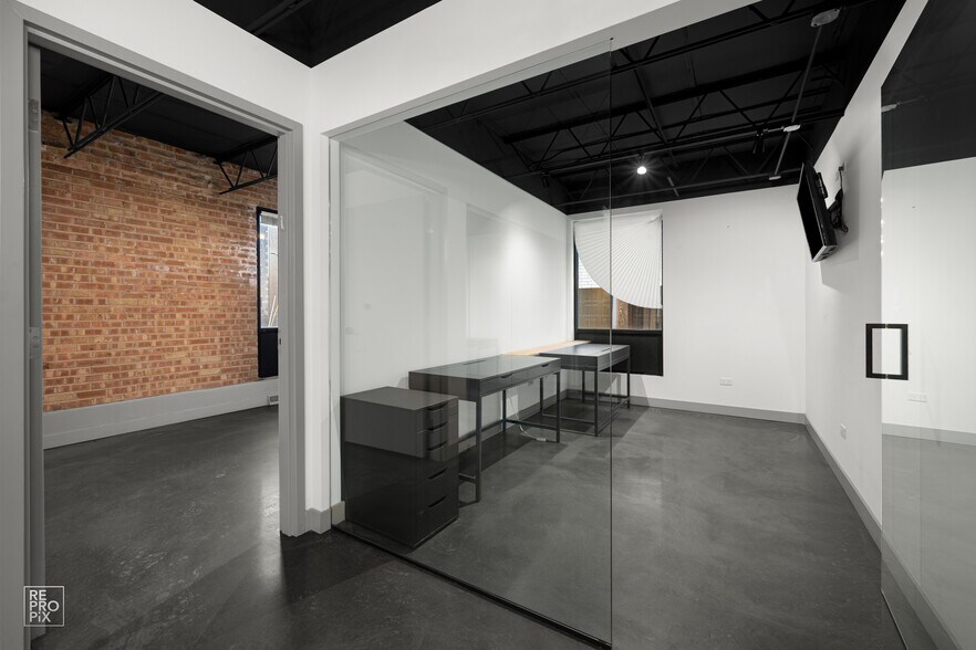 More Photos Of 1322 W Walton St, Chicago Light Distribution For Lease