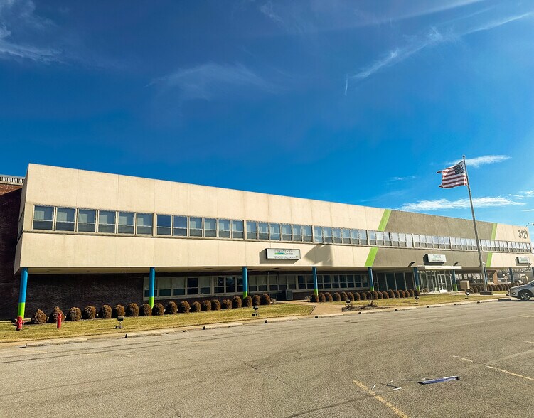 More Photos Of 3121 Pleasant Valley Blvd, Altoona Light Distribution For Lease