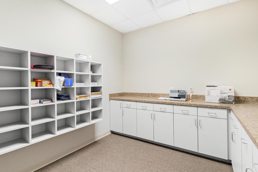 More Photos Of 1904 Thomas Ave, Leesburg Office For Sale