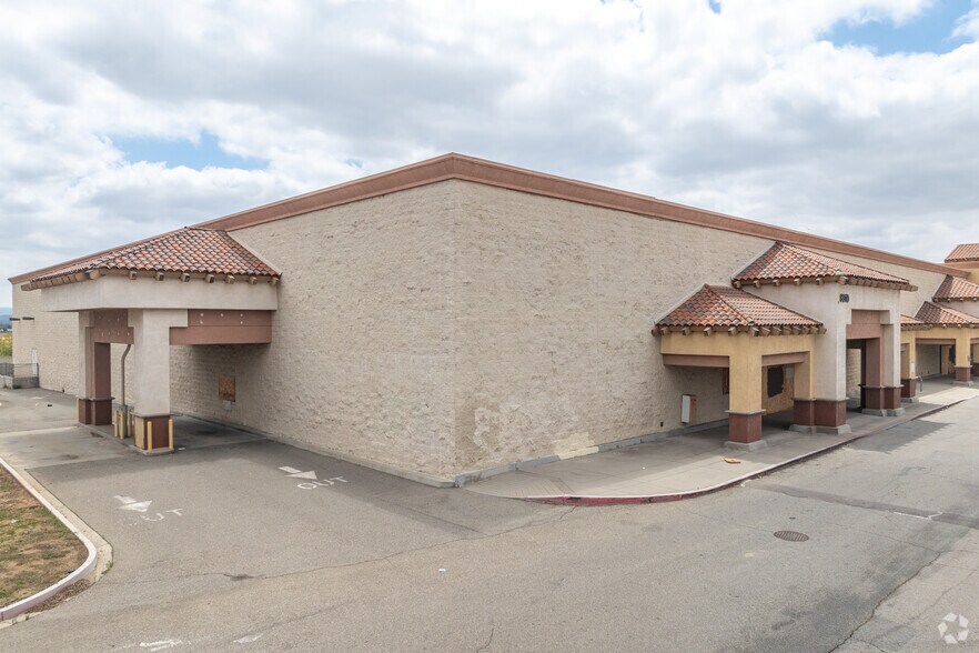 More Photos Of 8310 Limonite Ave, Riverside Supermarket For Lease