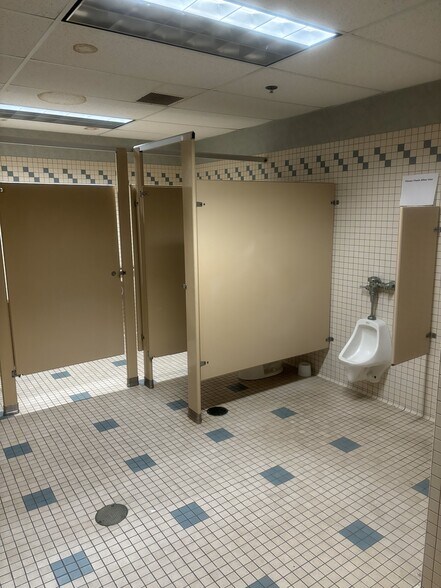 More Photos Of 2301 Scranton Rd, Cleveland Office For Lease