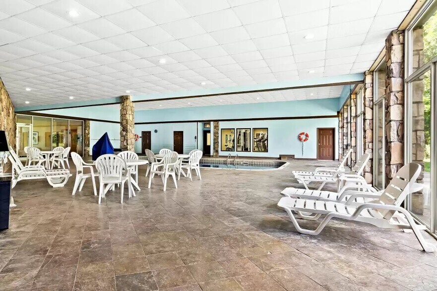 More Photos Of 2541 Chestnut Ridge Rd, Grantsville Hotel For Sale