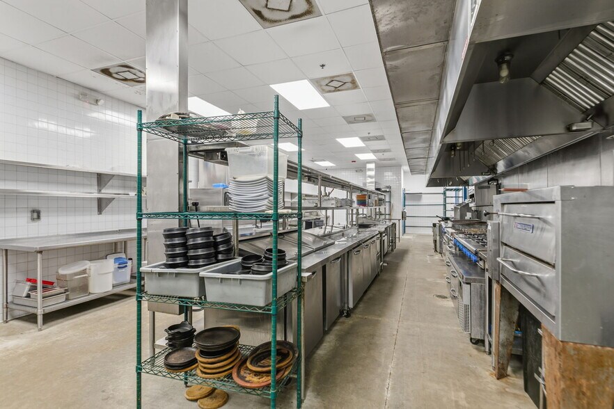 More Photos Of 3302 Shaver St, Pasadena Restaurant For Lease