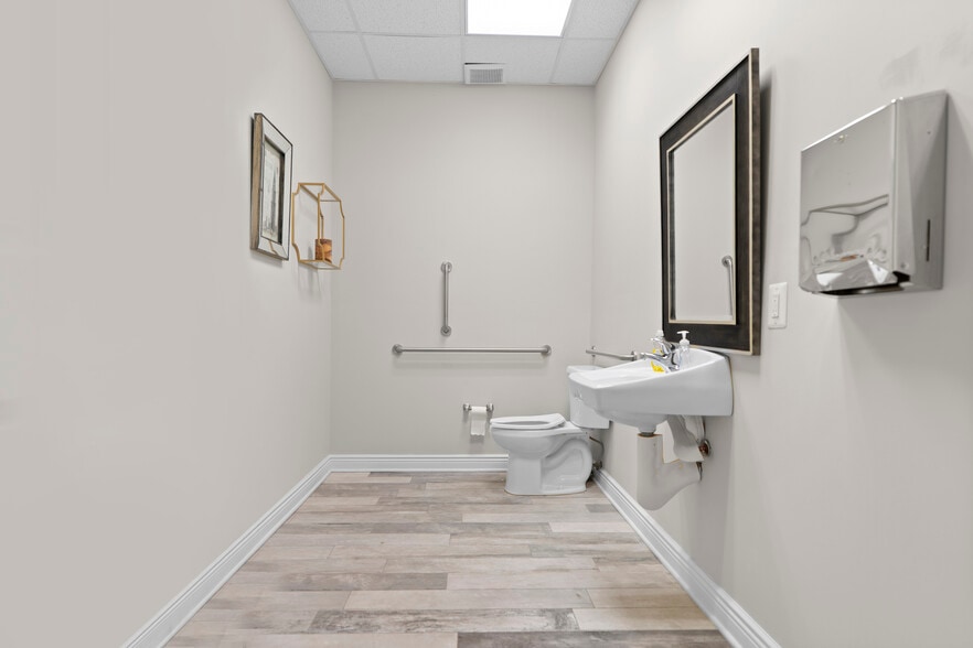 More Photos Of 656-660 Bloomfield Ave, Verona Storefront Retail Residential For Lease