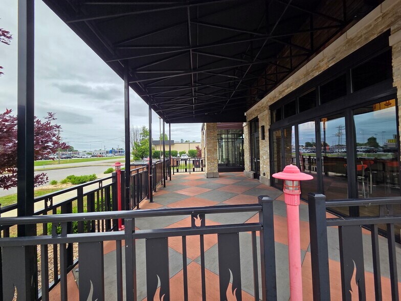 More Photos Of 2450 Scottsville Rd, Bowling Green Restaurant For Lease