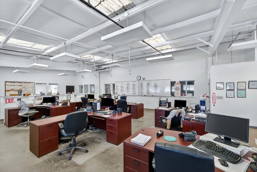 More Photos Of 182 Lewis Rd, Royal Oaks Industrial For Sale