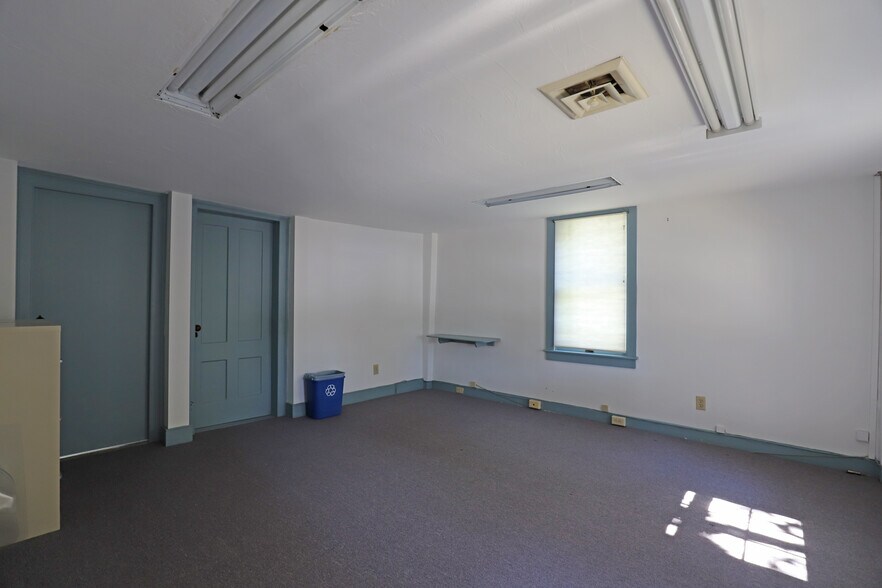 More Photos Of 49 Locust St, Falmouth Office Residential For Lease