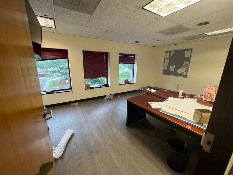 More Photos Of 1319 Shepard Dr, Sterling Light Distribution For Lease