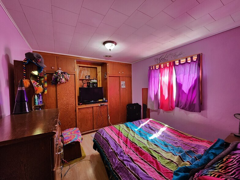 More Photos Of 2104 Main St, Emmetsburg Office Residential For Sale