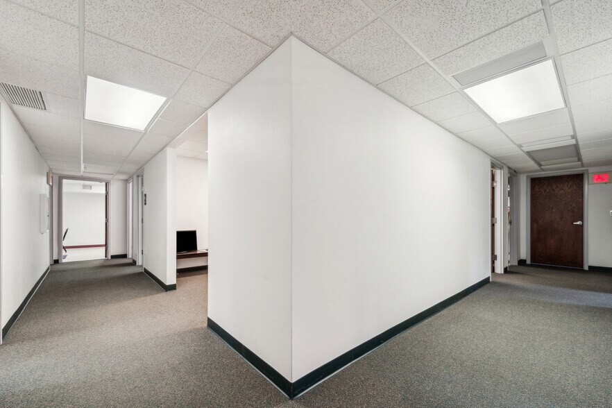 More Photos Of 952 S Park Ave, Fond Du Lac Medical For Sale
