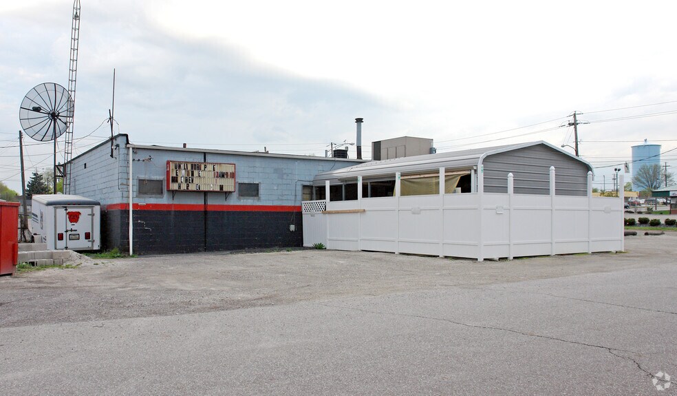 More Photos Of 1131 S Arlington St, Akron Bar For Sale
