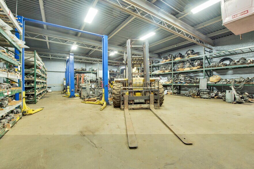 More Photos Of 7075 Lyndon St, Detroit Warehouse For Sale