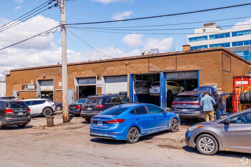 More Photos Of 8275-8285 Rue Mayrand, Montréal Auto Repair For Sale