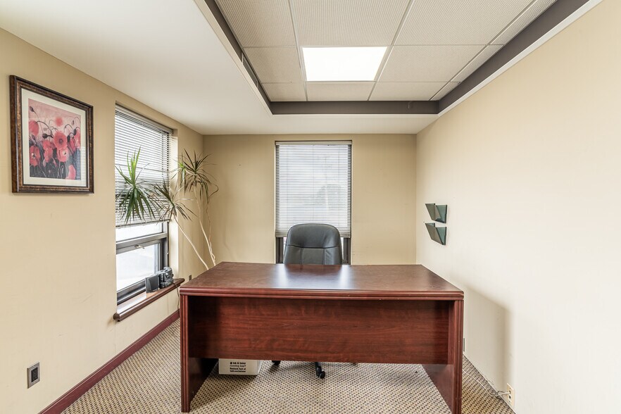More Photos Of 55 Jefferson Blvd, Warwick Office For Sale