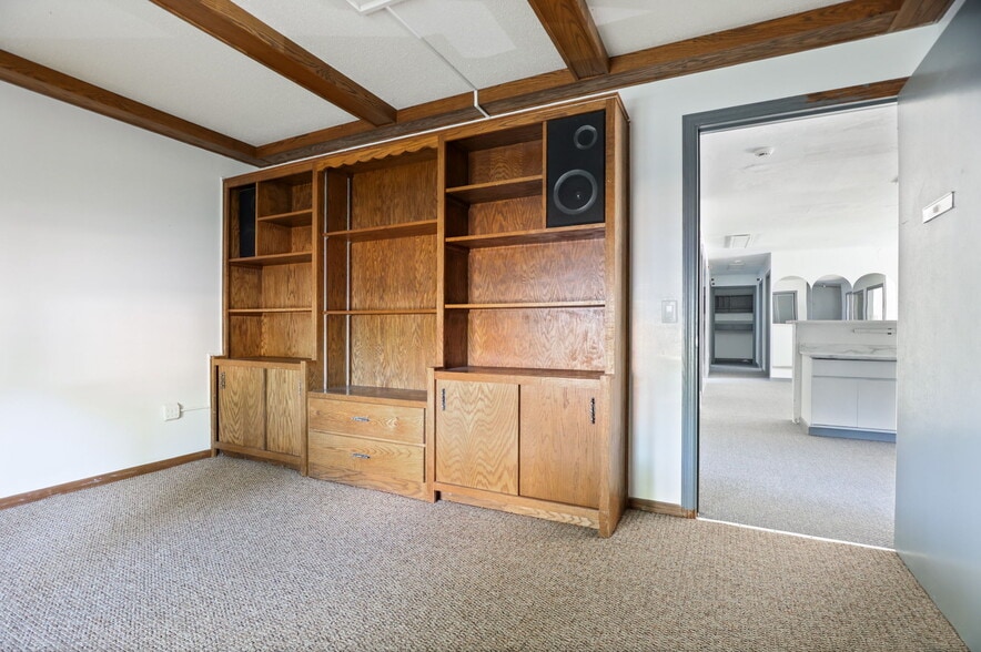 More Photos Of 2215 N Center Rd, Saginaw Office For Sale