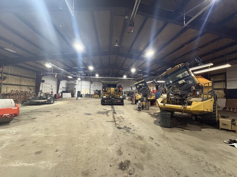 More Photos Of 950 E Melendy St, Ludington Distribution For Lease