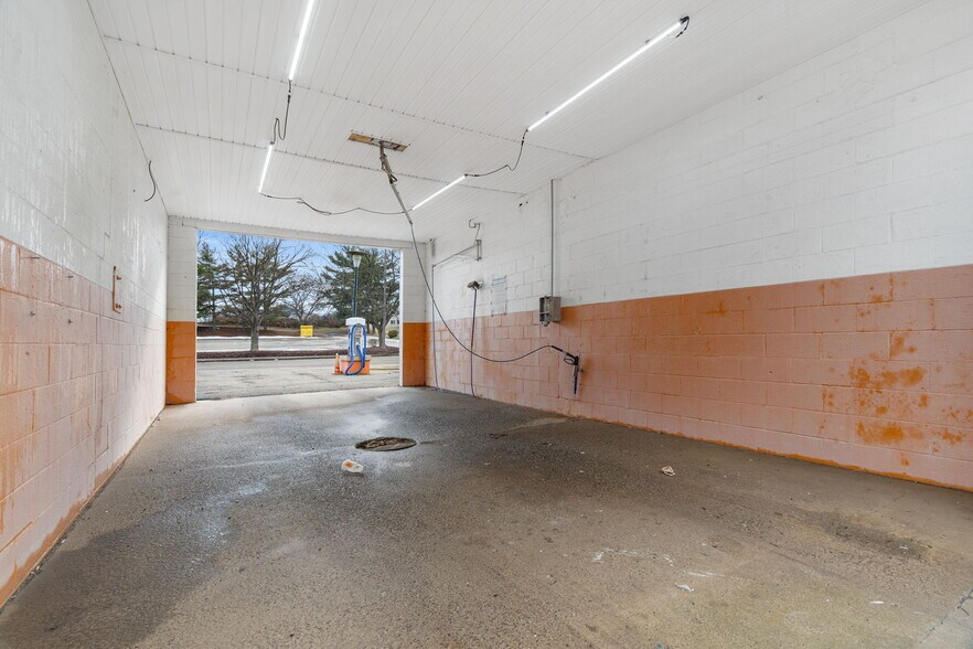 More Photos Of 1620 Keuper Blvd NE, Massillon Carwash For Sale