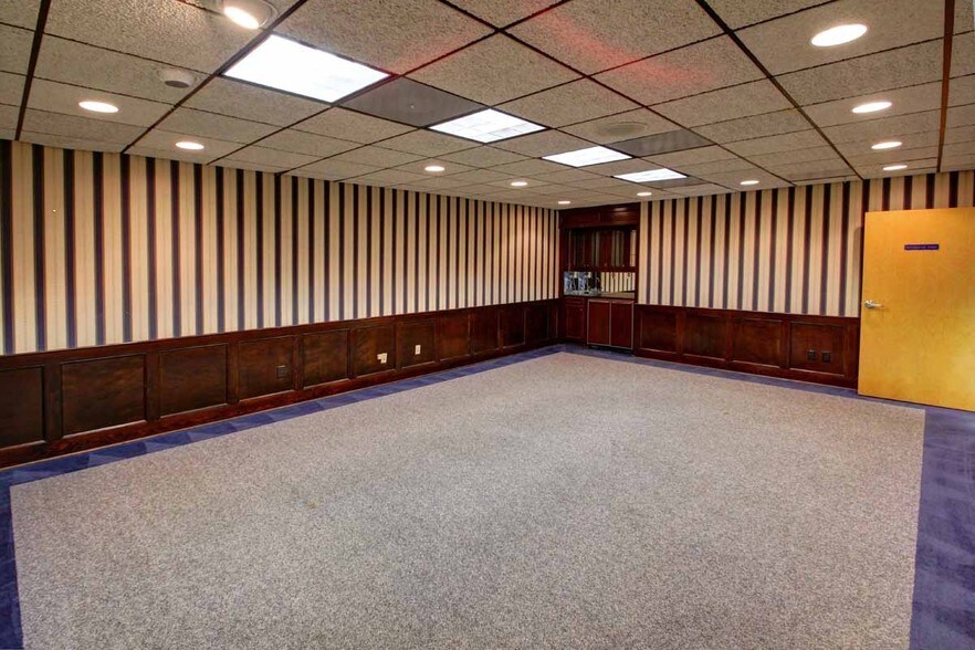 More Photos Of 2251 Jesse Jewell Pky, Gainesville Office For Sale