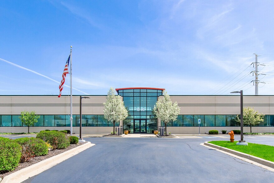 More Photos Of 1548 Bond St, Naperville Office For Lease