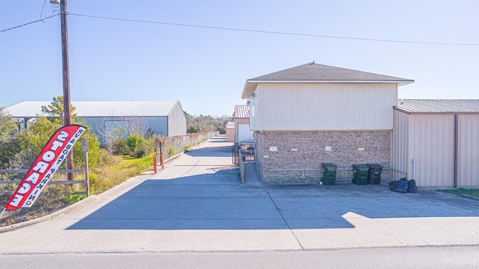 More Photos Of 207 27th St, San Leon Self Storage For Sale
