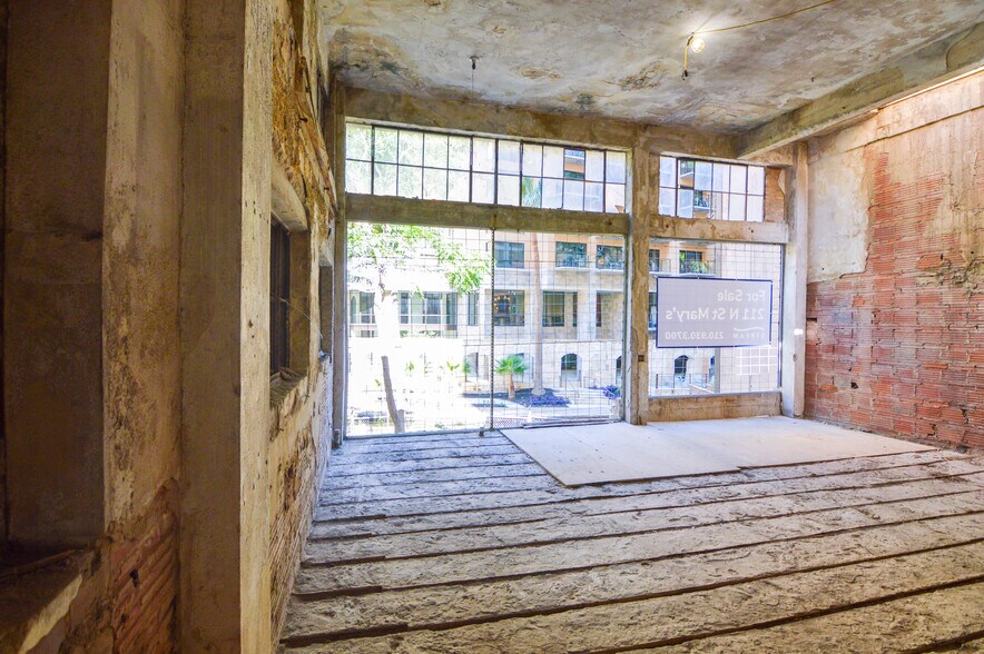 More Photos Of 211 N Saint Marys St, San Antonio Storefront For Sale