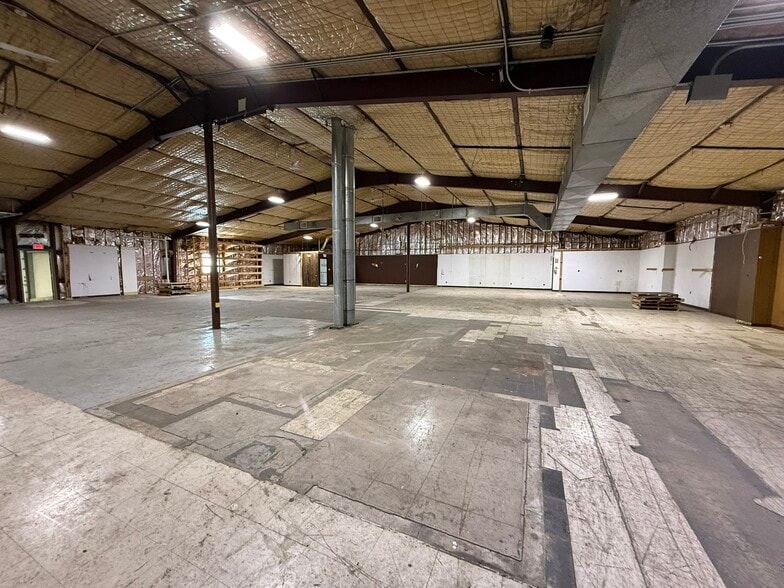 More Photos Of 3115 N Roemer Rd, Appleton Manufacturing For Sale