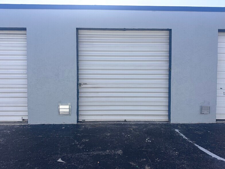 More Photos Of 5614 NW 8th St, Margate Warehouse For Lease
