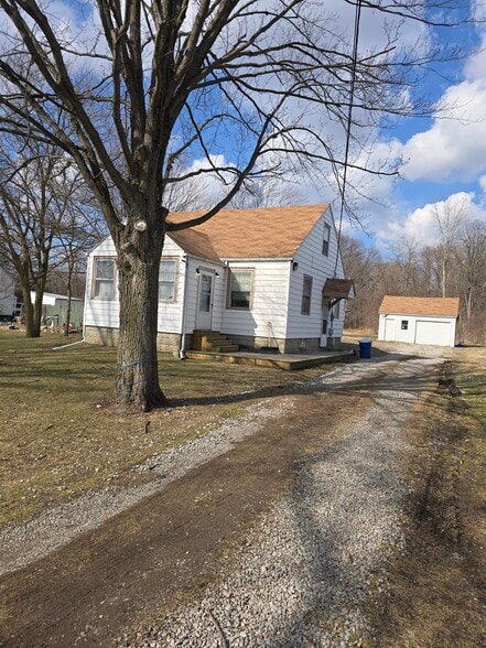 More Photos Of 8310 Airport Hwy, Holland Warehouse For Sale