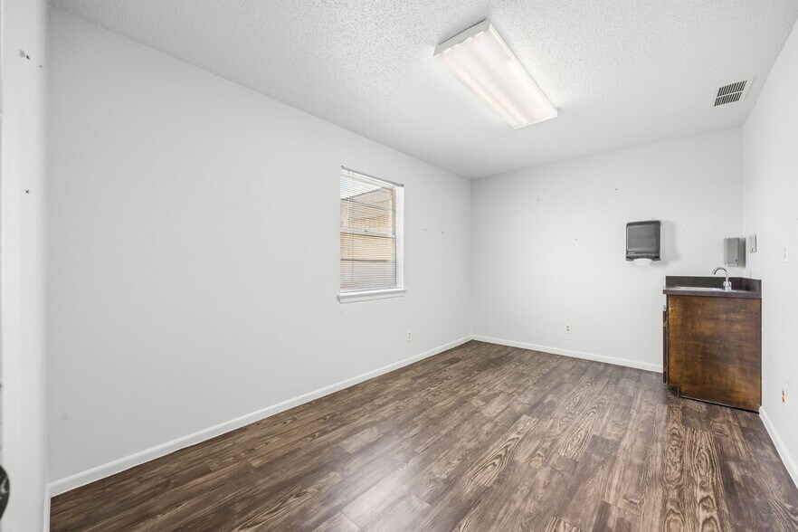 More Photos Of 2306 Ridge Rd, Rockwall Medical For Sale