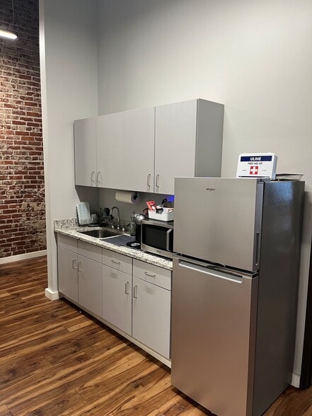 More Photos Of 4914 Charlotte Pike, Nashville Storefront For Lease