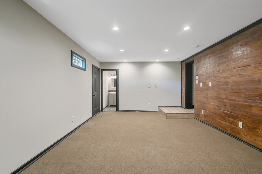 More Photos Of 1500 Gillespie St, Fayetteville Office For Lease