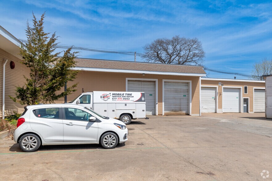More Photos Of 25 Wareham St, Middleborough Warehouse For Lease