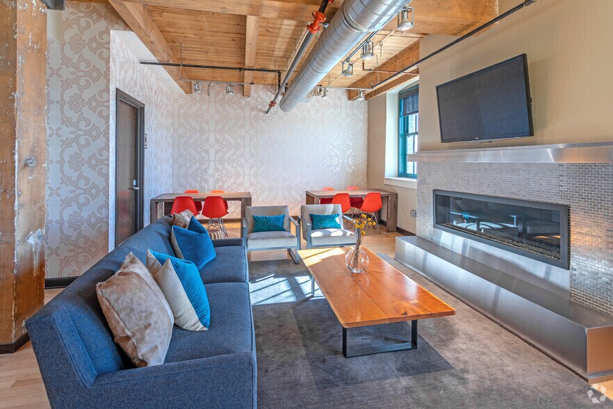 More Photos Of 2410 University Ave W, Saint Paul Apartments For Lease