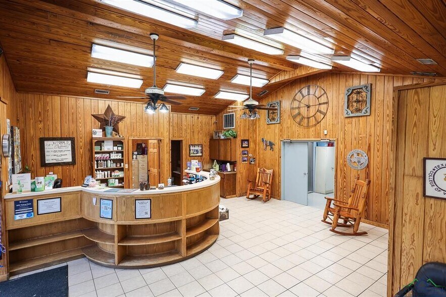 More Photos Of 1024 US Highway 59 N, Carthage Veterinarian Kennel For Sale