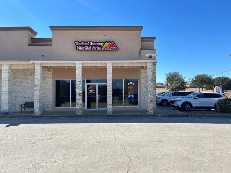 More Photos Of 8818 Mars Dr, Woodway Freestanding For Lease