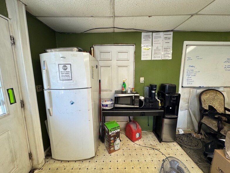 More Photos Of 2225 W Sugar Creek Rd, Charlotte Freestanding For Sale