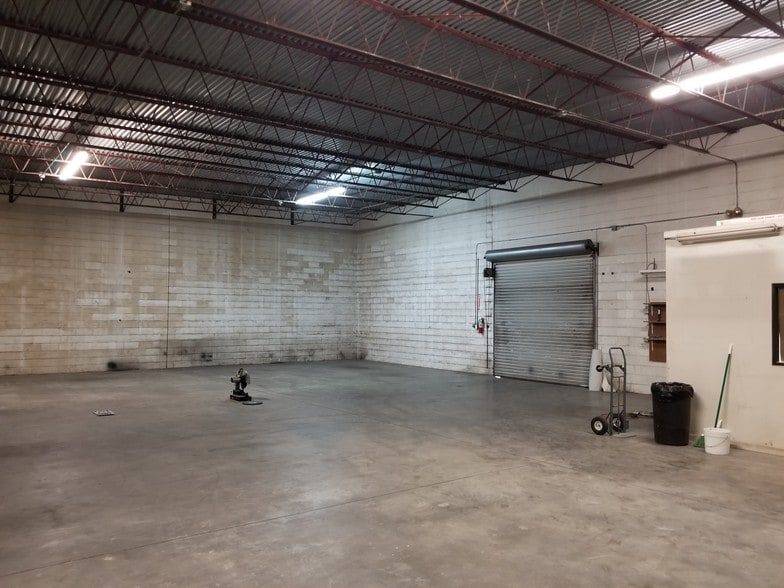 More Photos Of 3667-3691 46th Ave N, Saint Petersburg Manufacturing For Lease