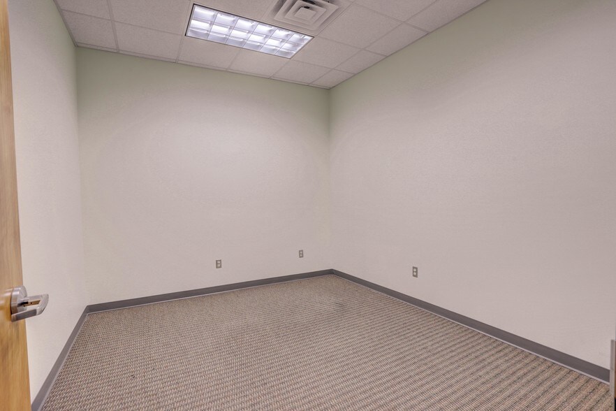 More Photos Of 2470 Daniells Bridge Rd, Athens Office For Lease