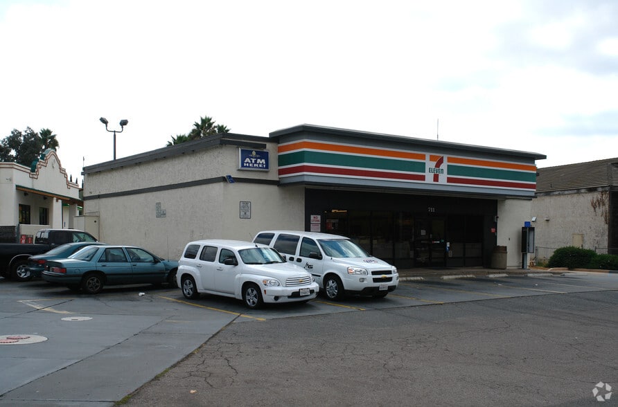 Primary Photo Of 711 Jamacha Rd, El Cajon Convenience Store For Sale